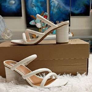 Dolce Vita Myla White Sandals 🩴 Women's Sz 5.5